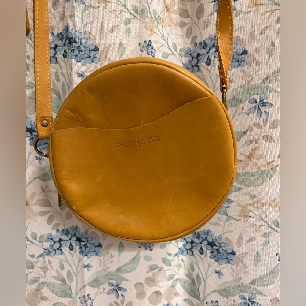 Sunflower Circle Crossbody bag large by Portland Leather - Picture 5 of 12